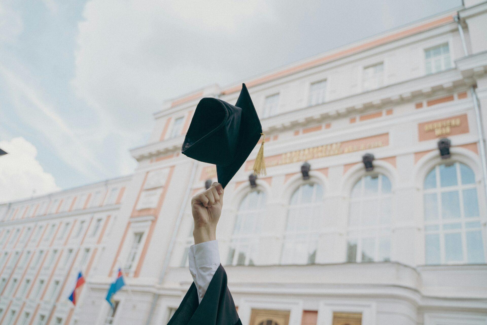 Diploma não é gasto, é investimento: o ROI da educação na sua carreira