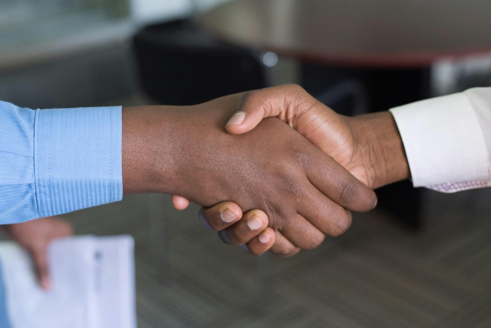 Por que algumas empresas inspiram lealdade enquanto outras só conseguem vender?