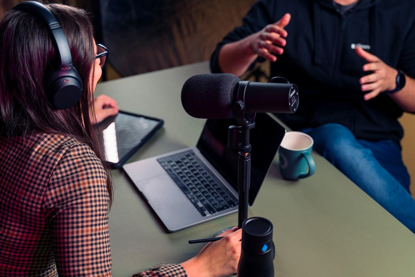 Novo podcast da Ubook estreia com provocações sobre negociação, influência e tomada de decisão