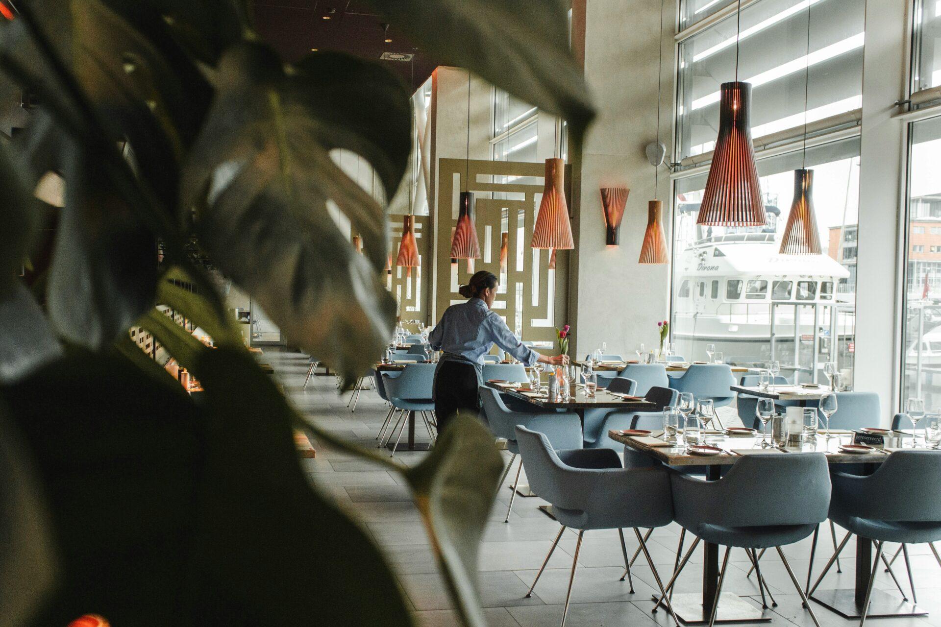 A conta do happy hour pode mudar com novo imposto sobre bebidas em 2027; especialista paranaense explica