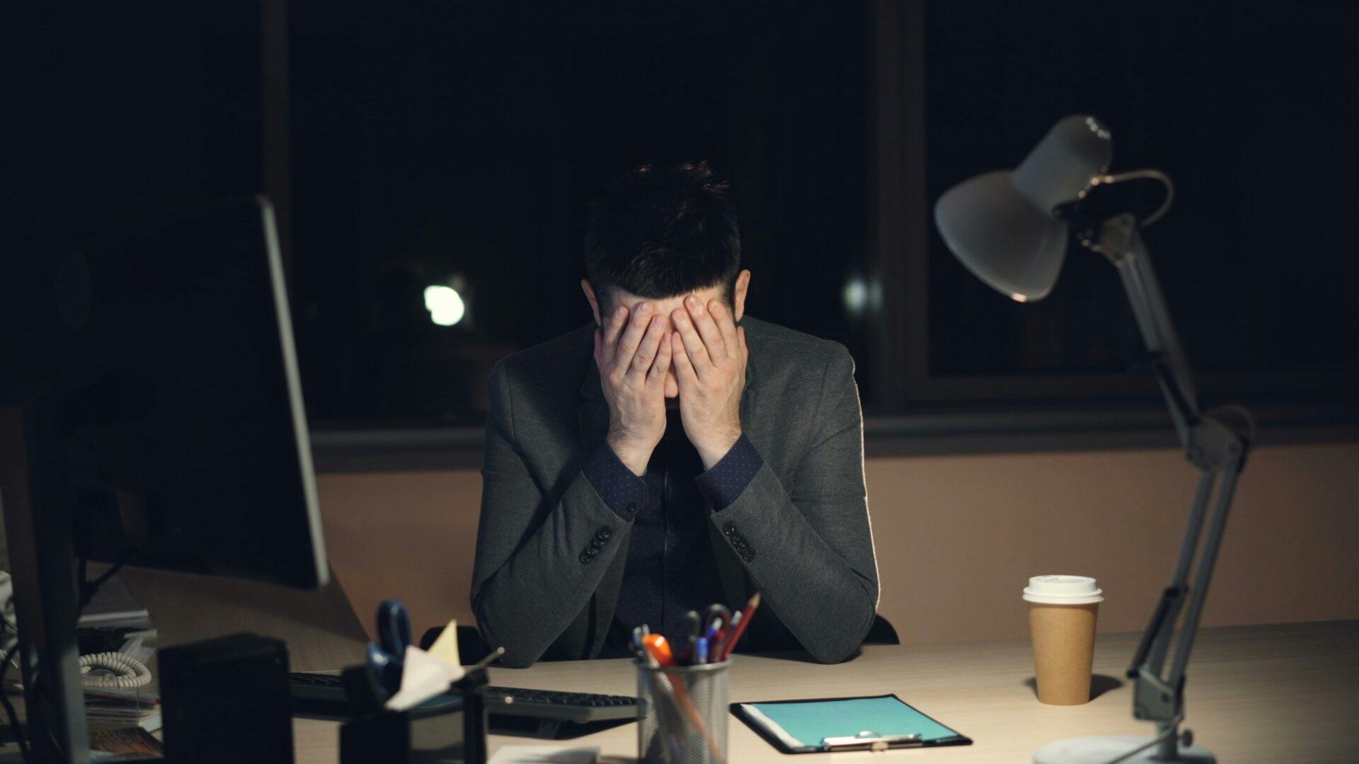 É possível perceber uma crise financeira antes que ela apareça no caixa? O risco de ignorar os sinais invisíveis da empresa