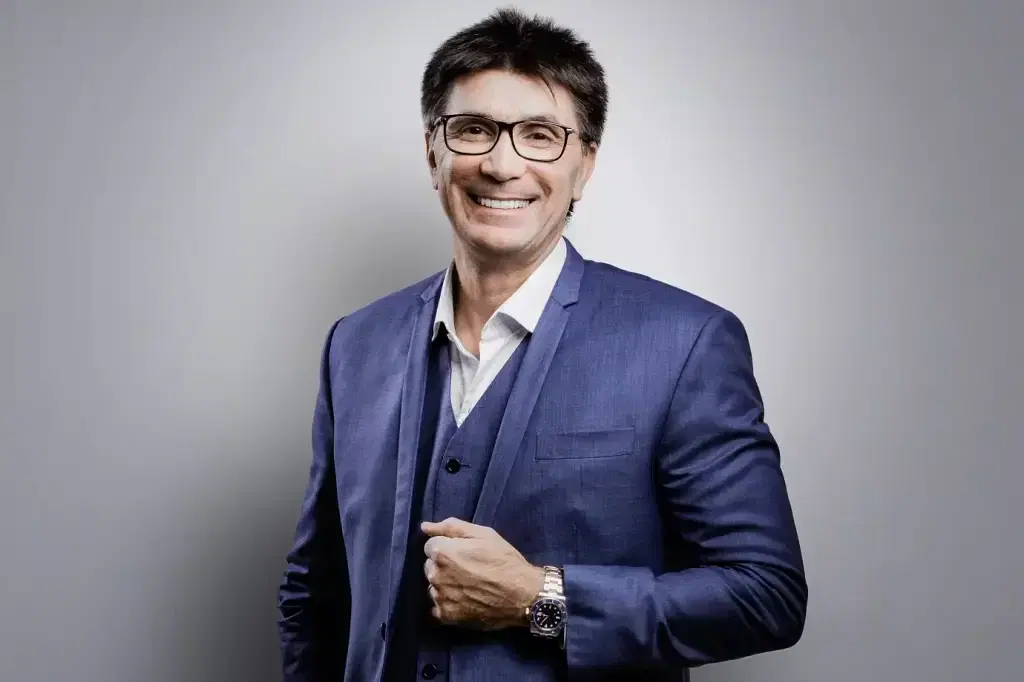 De engraxate a magnata da educação: o que move a carreira de Janguiê Diniz?