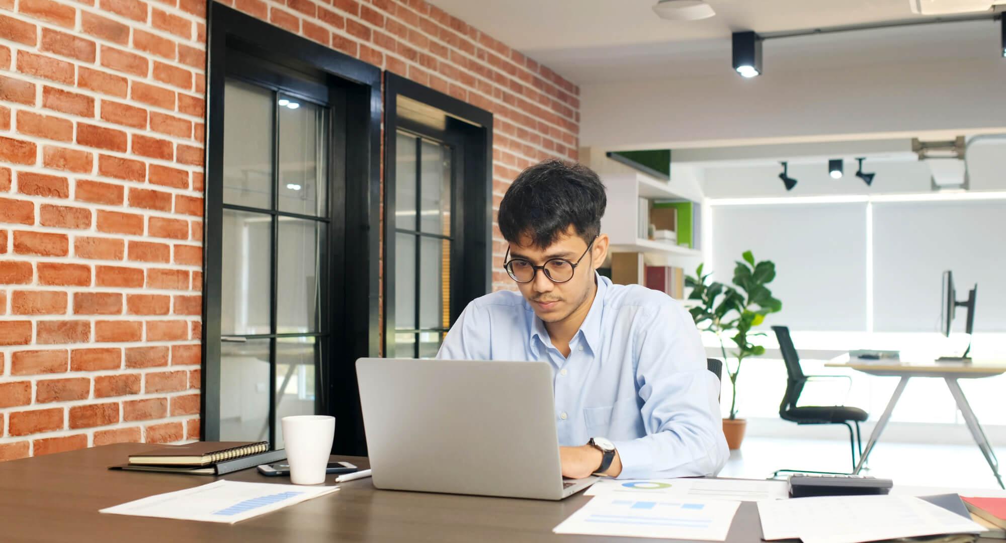 Pessoas que lidam bem com pressão não confundem silêncio com omissão