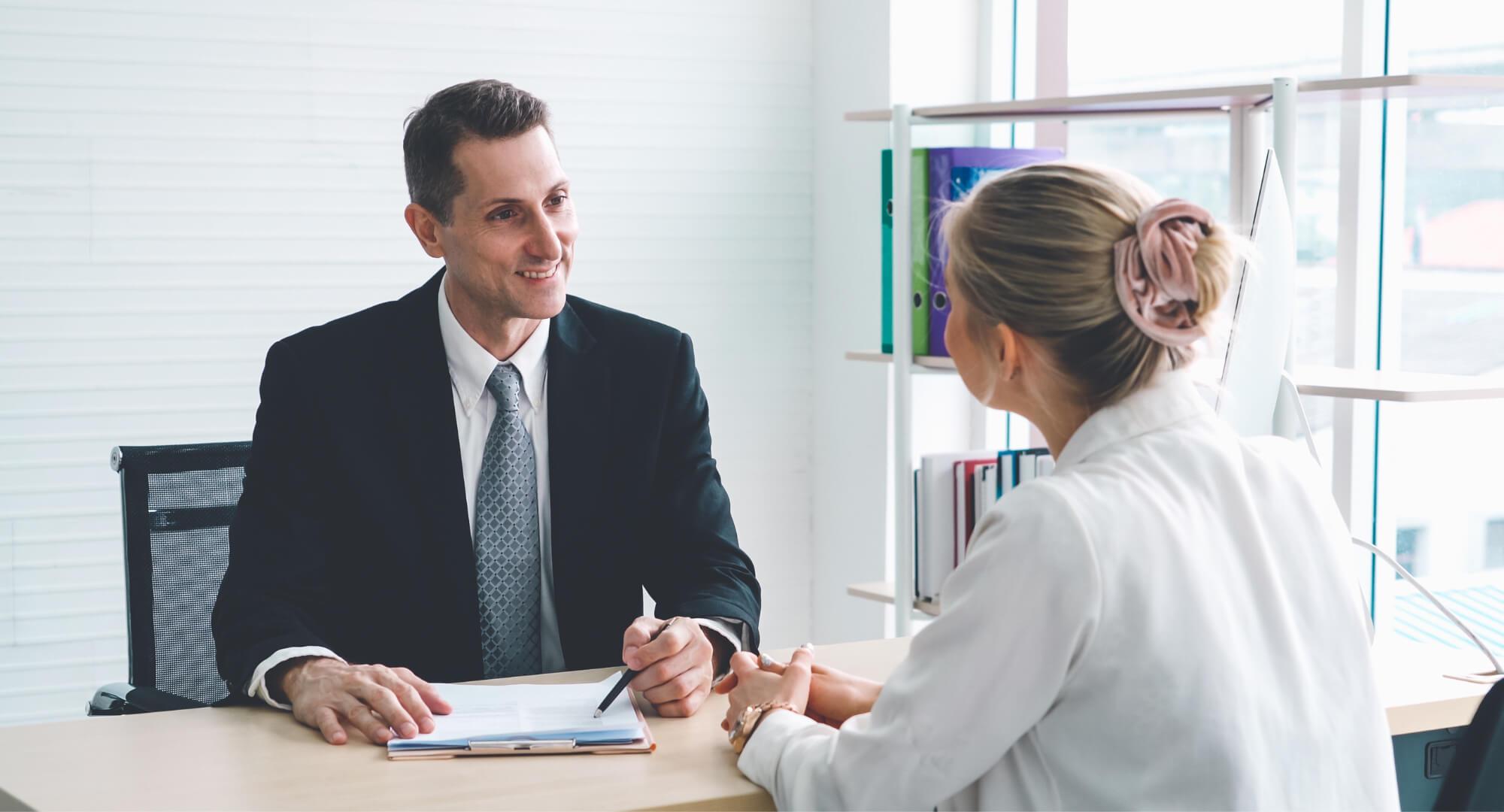 Por que o “sanduíche de feedback” não funciona — e o que fazer no lugar