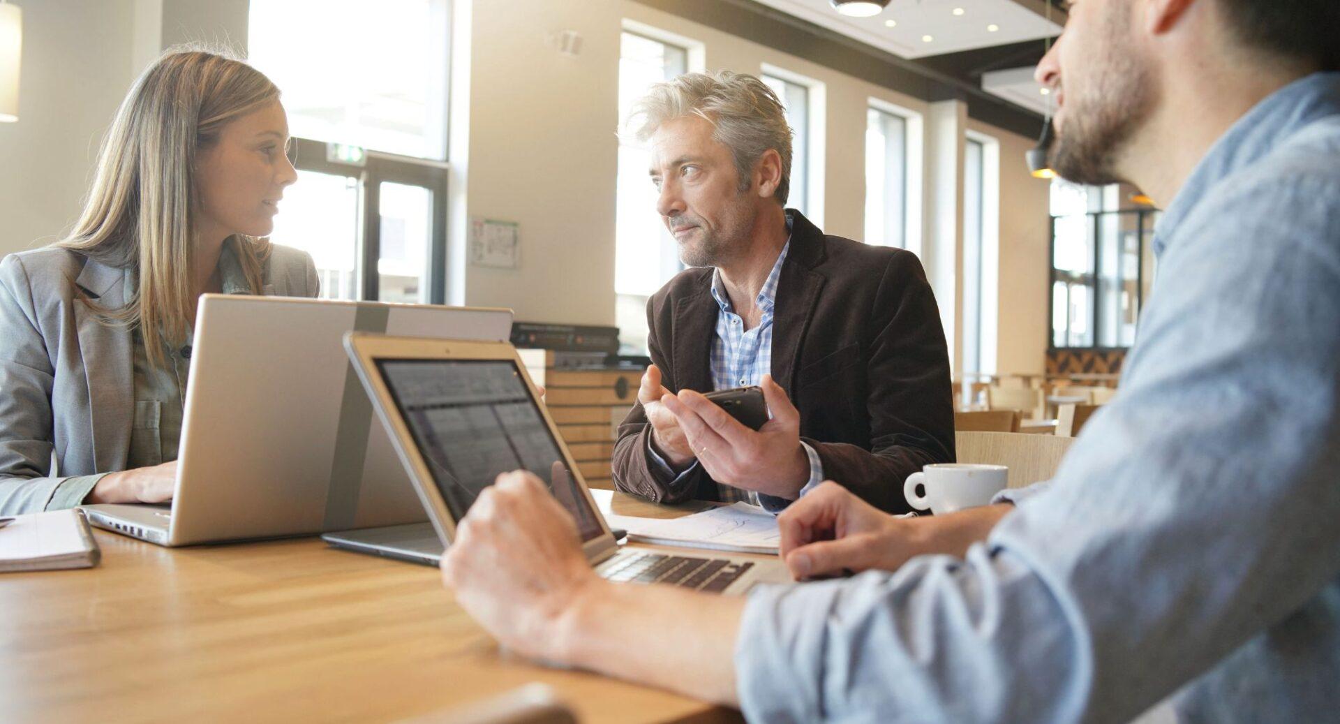 Como interpretar sinais comportamentais para liderar com mais clareza