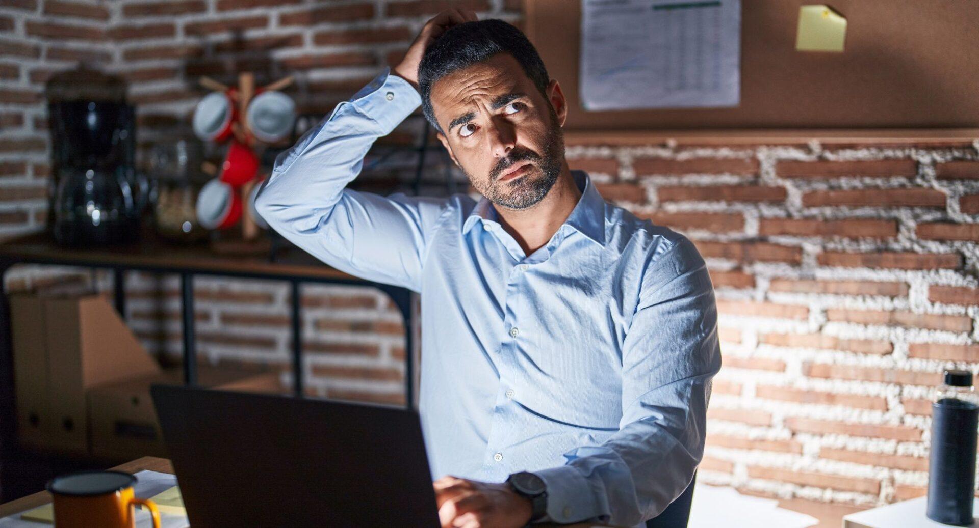 Este comportamento parece dedicação, mas acelera o burnout