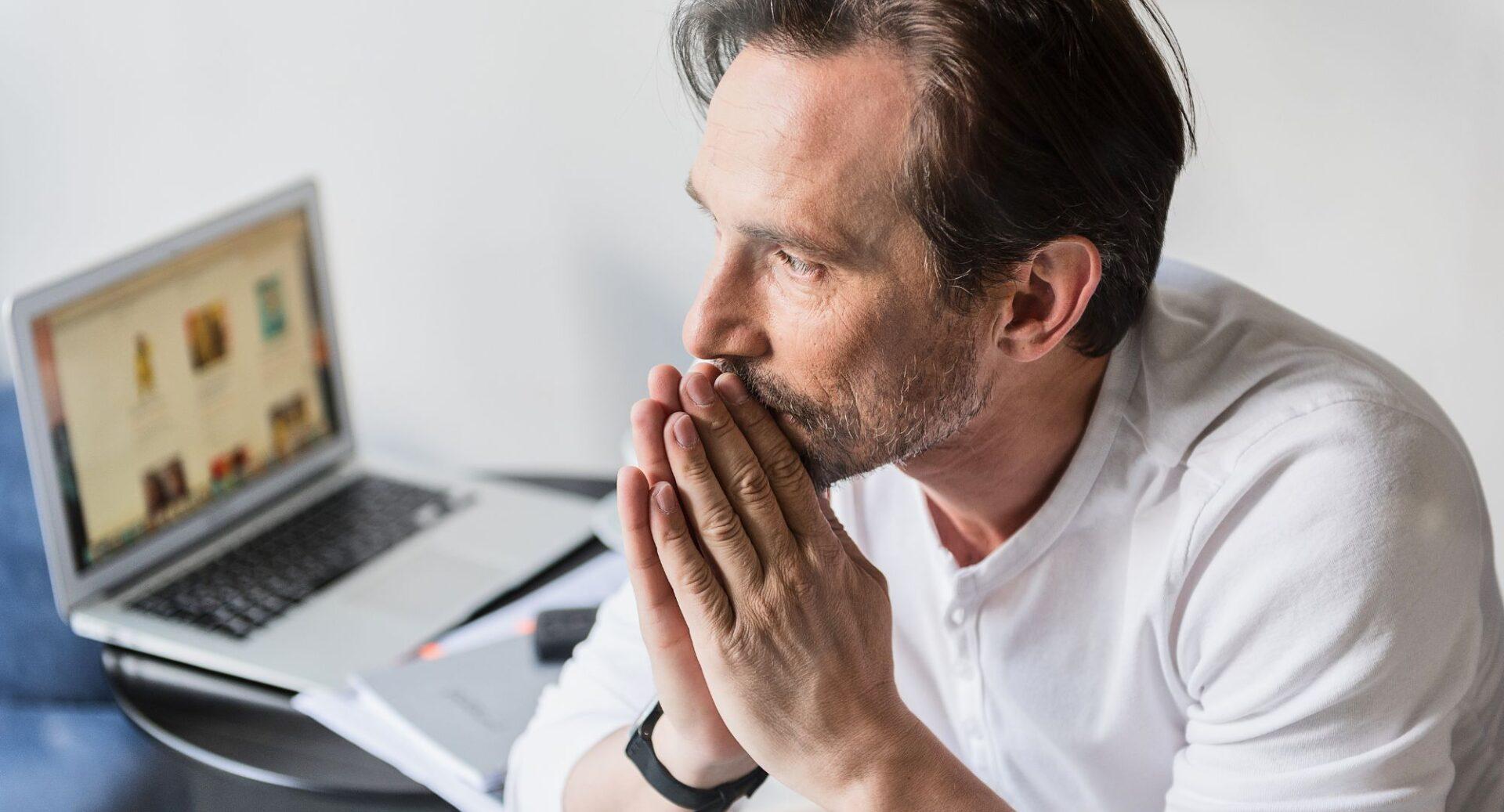 5 livros para melhorar sua tomada de decisão e pensamento crítico