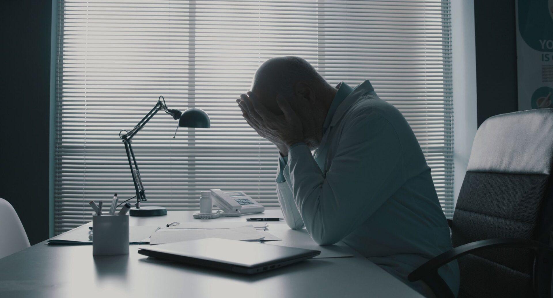Como saber se seus funcionários estão com burnout – e ajudá-los a passar por isso