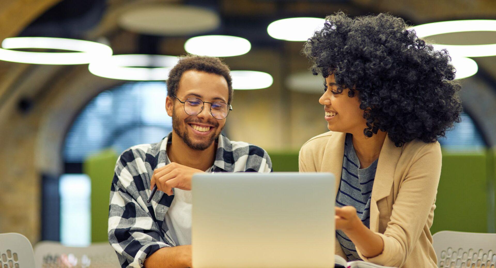 5 livros para aprimorar comunicação e influência no trabalho