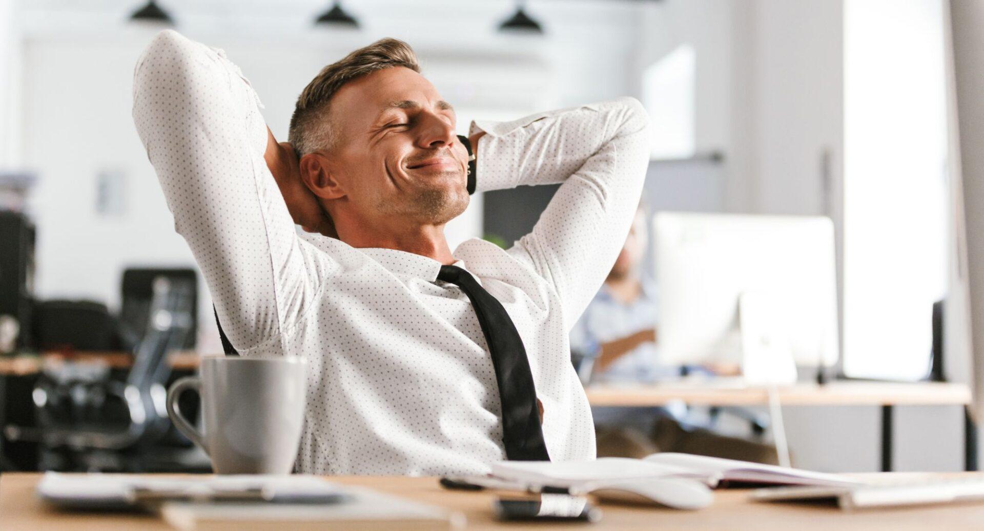 5 hábitos simples que a ciência liga a mais felicidade no dia a dia