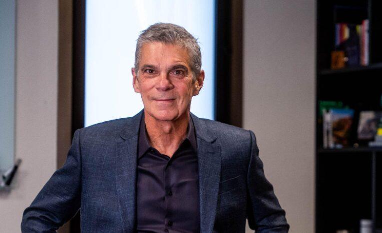 Dono da Smart Fit aparece na capa da Forbes como um dos 10 melhores CEOs do Brasil